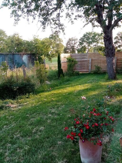 Chalet Pour Deux Personnes Saint-Pierre-du-Lorouër Exterior foto